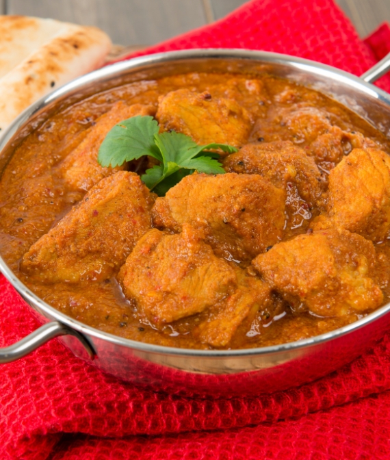 Indisches Currygericht mit Paneer im India4U Restaurant Bern