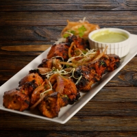 Zartes Poulet in cremiger Malai-Marinade, gegrillt im Tandoor – India4U Bern