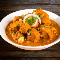 Zartes Fischfilet in cremiger Curry-Masala-Sauce mit aromatischen indischen Gewürzen – serviert bei India4U Bern