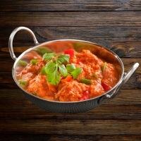 Fischfilet mit Paprika, Zwiebeln und Tomaten in würziger Jalfrezi-Sauce – serviert bei India4U Bern