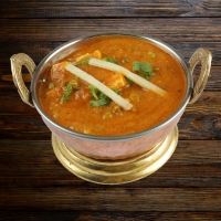 Gewürzter Fisch in pikanter Vindaloo-Sauce mit Essig und Chili – ein Goa-Klassiker bei India4U Bern