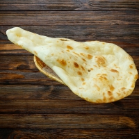 Indisches Fladenbrot frisch im Tandoor gebacken – luftig, weich & vielseitig.