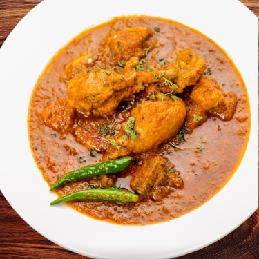 Beef Kerahi in a spicy tomato-ginger sauce with green chilies – served at India4U Bern