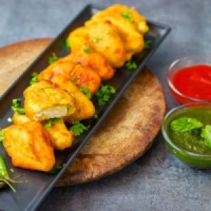 Paneer Pakora – knusprig frittierter indischer Frischkäse in Kichererbsenteig, serviert bei India4U Bern